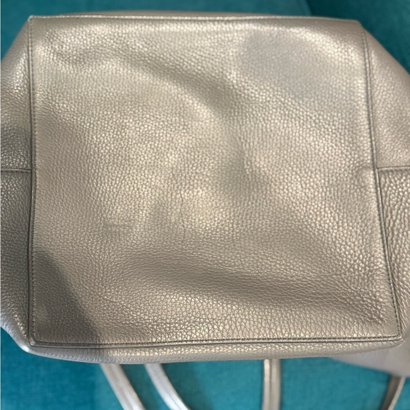 The Row! Park Three Gray Tote - Picture 4 of 6